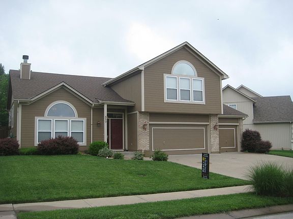 2nd image of 517 NE Leann Dr