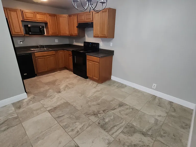 5603-5603 Struthers Ct SE — Photo 6
