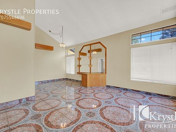 3rd image of 95 Larkspur St