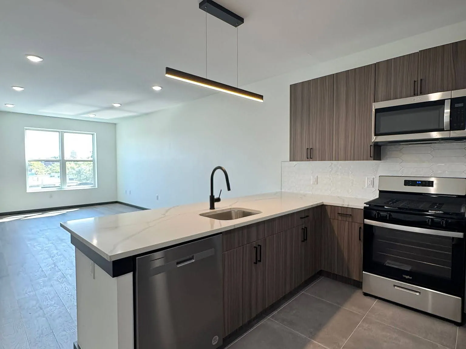 2 bed, $3,100 — Photo 2