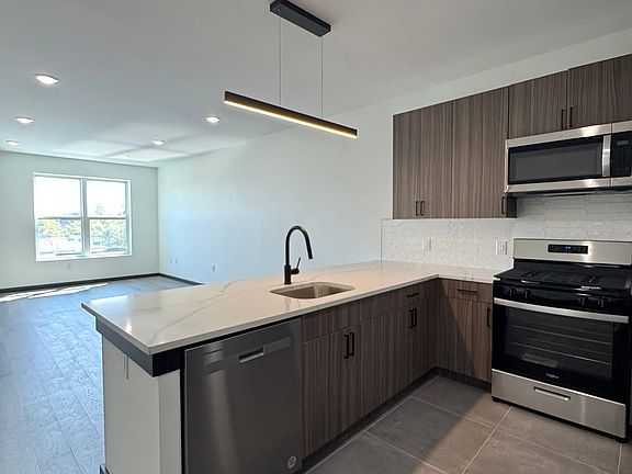2nd image of 131 Mallory Ave #505