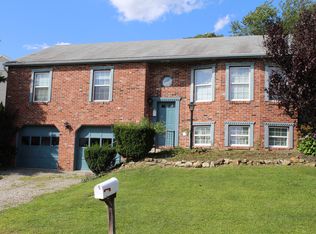 551 Cresthaven Dr, Pittsburgh, PA