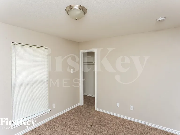 623 Hilton Dr — Photo 12