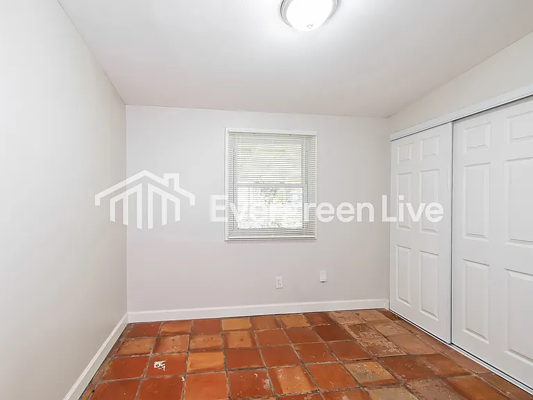 1040 Robinwood Dr — Photo 13