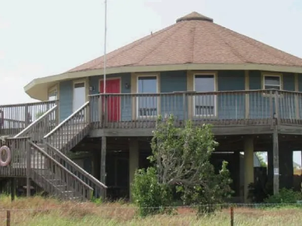 1504 W Saint Louis Ave, Seadrift, TX 77983