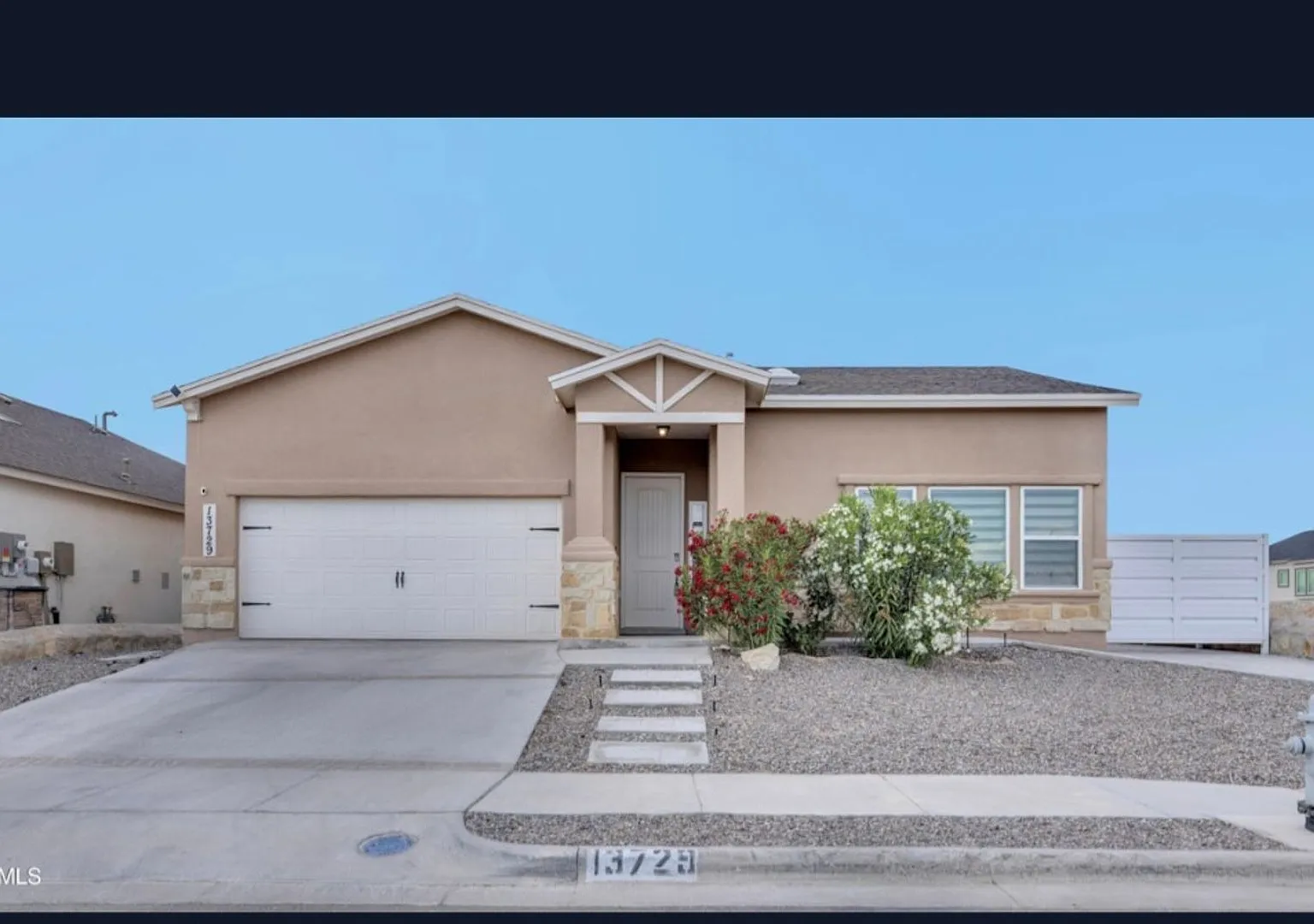 Stunning 5 Bedroom 3 Bathroom Home In Horizon Center Neighborhood — Photo 1