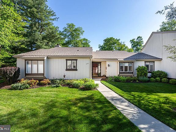 3rd image of 278 Devon Way #278