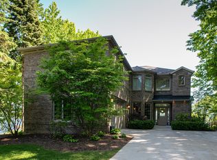 545 Seminole Rd, Norton Shores, MI 49441