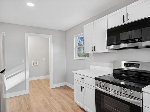 3rd image of 1304 Ames Ave