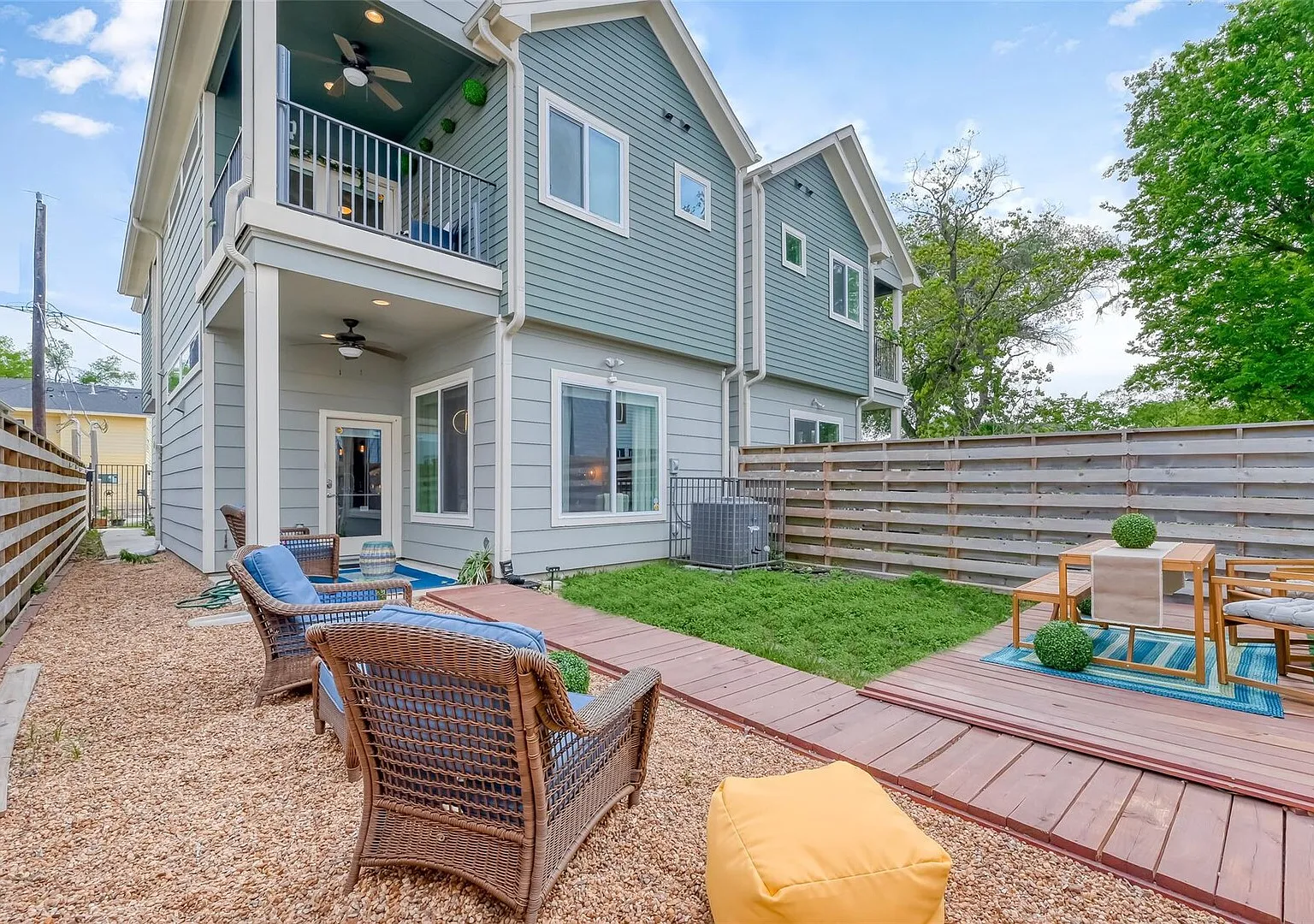 5 mins to Downtown | Tesla Charger | Sleeps 6 — Photo 3