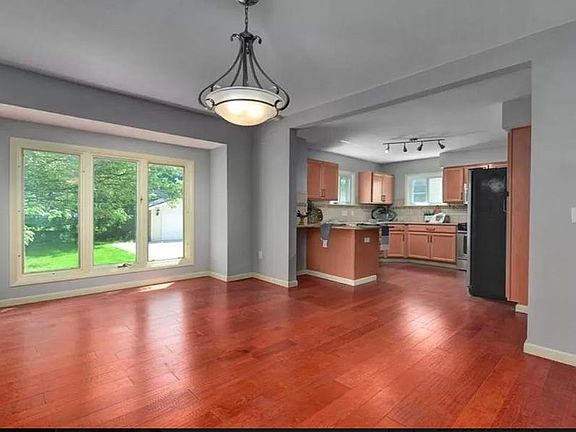 5th image of 1365 Andrews Ave