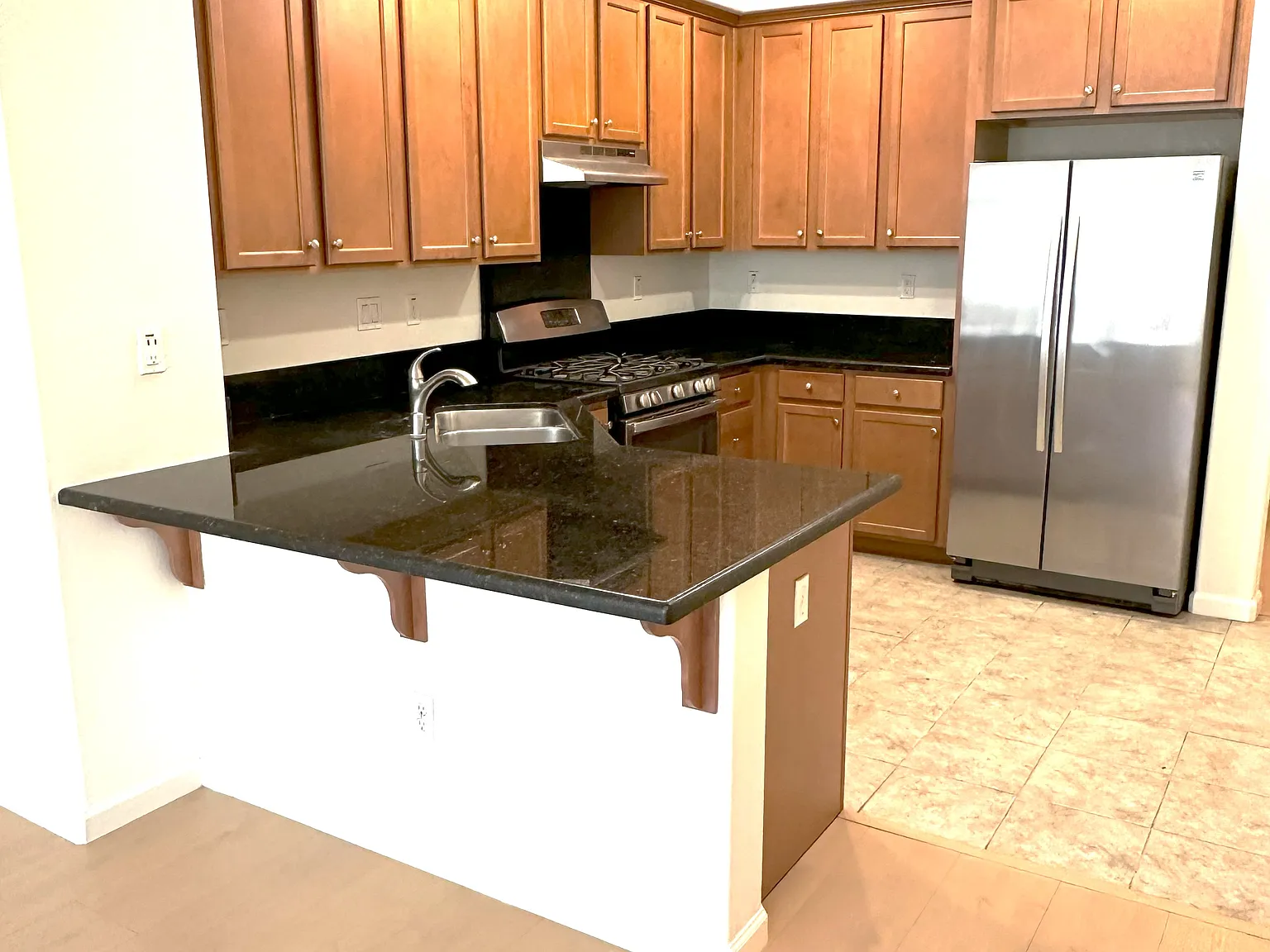 3 bed, 1405 sqft, $4,600 — Photo 4
