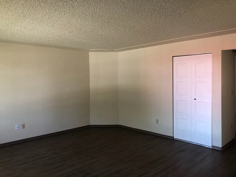 1005 SW Puff Ln — Photo 9