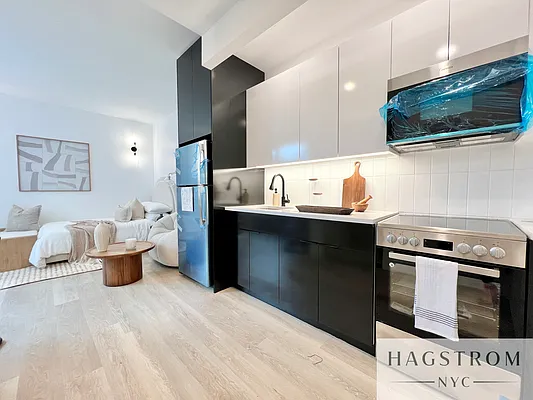 Rented by Hagstrom Management Inc | media 38