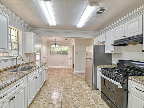 5th image of 10335 Greenwell Springs Rd