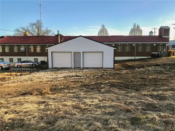 210 N Fisher St, Versailles, MO 65084