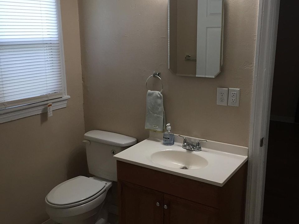 2nd image of 1015 Kissengen Ave