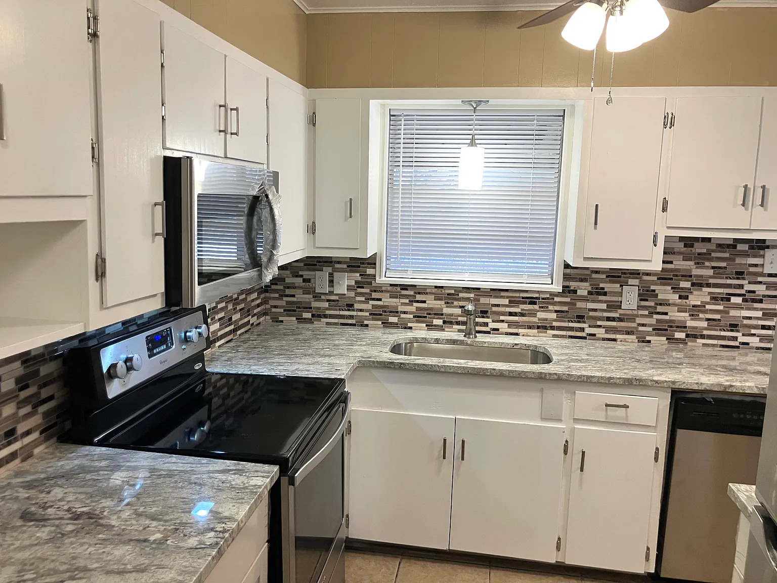 2 bed, 923 sqft, $1,450 — Photo 4