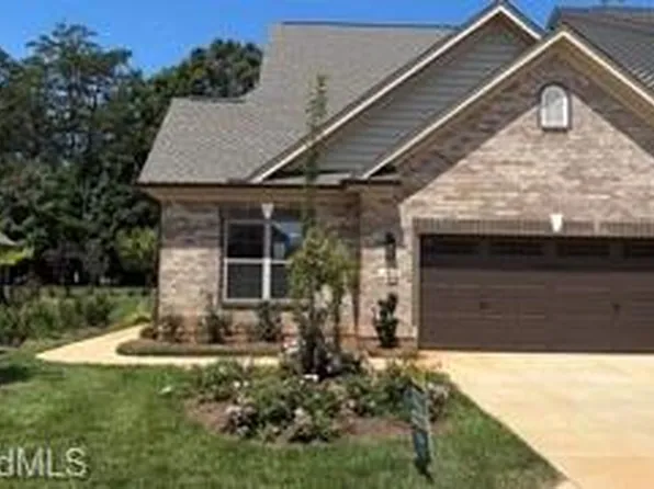 1046 Beechcraft Dr, Mebane, NC 27302