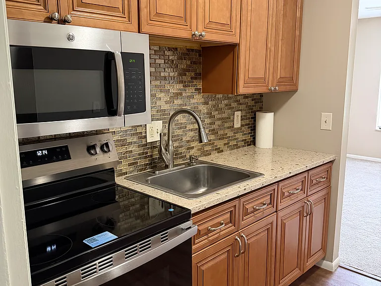 309 W Church St #B — Photo 10