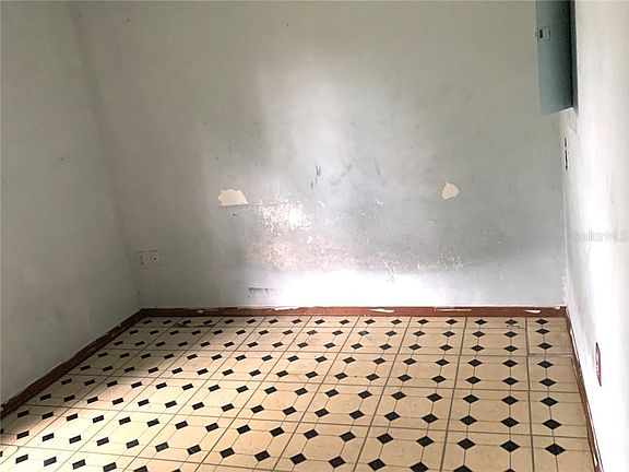 5th image of 304 S Winslow Ave