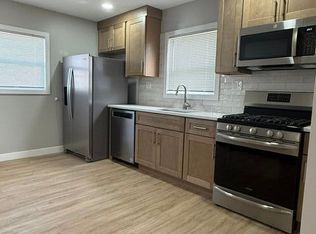 539 W Downer Pl #E, Aurora, IL 60506