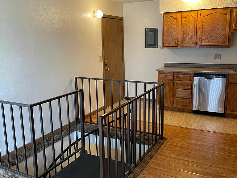 932 E Washington St #6 — Photo 5