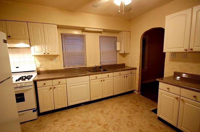 Eat-in Kitchen