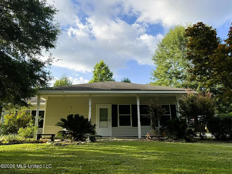 117 Williamsburg Rd — Photo 1