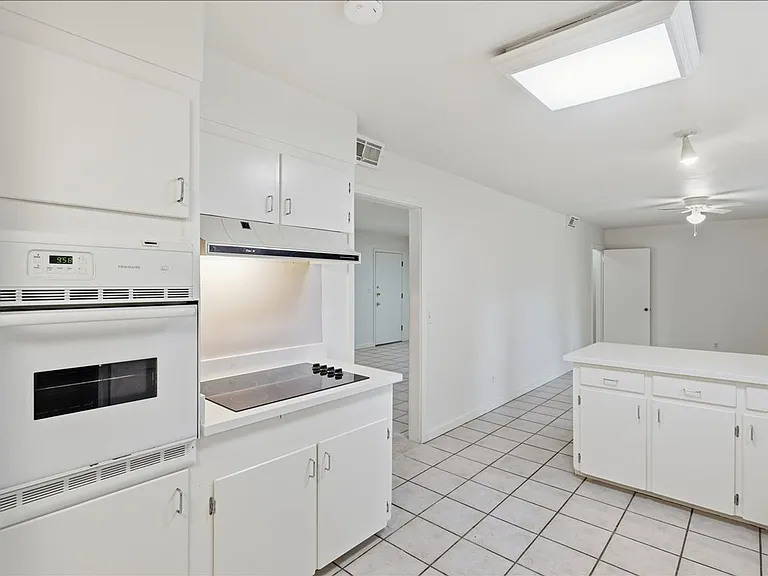 1632 Winchester St — Photo 8