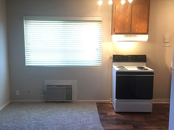 2nd image of 1616 E St APT 04