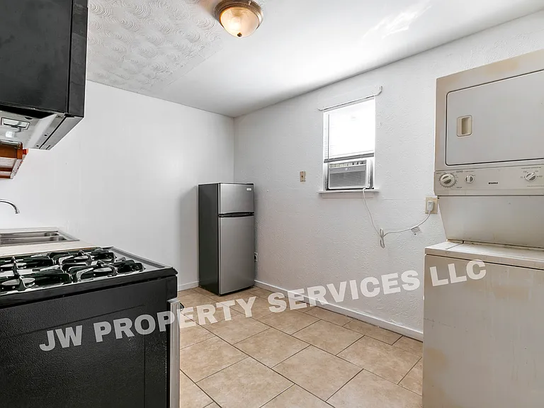 2633 Governor Nicholls — Photo 6