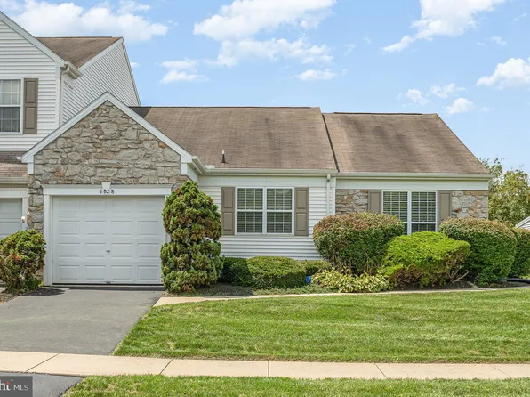 1828 Deer Run Dr, Hummelstown, PA 17036