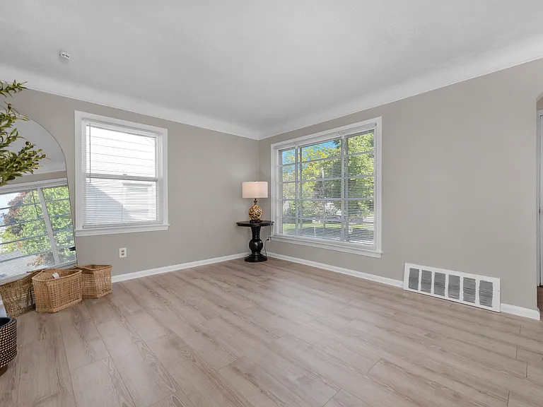 18214 Lewis Dr — Photo 12