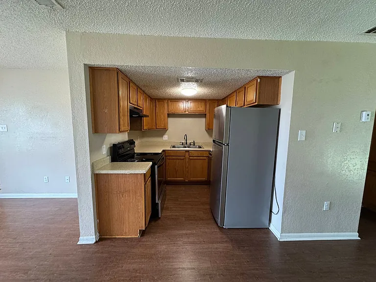 1208 Monroe Loop — Photo 6