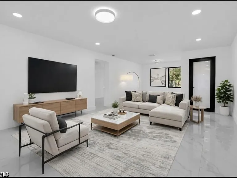 356 New York Dr — Photo 6