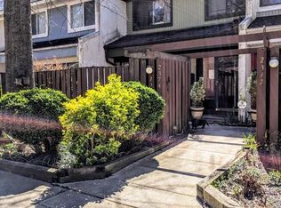 2374 Southgate Sq, Reston, VA 20191