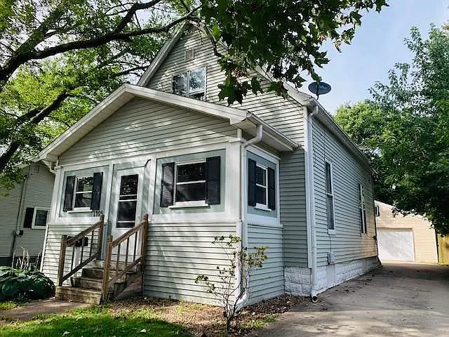1403 W Chestnut St photo 1