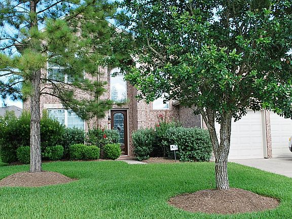 2nd image of 125 Emerald Loch Ln