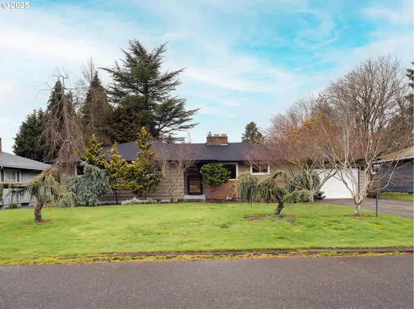 10329 NE Knott St, Portland, OR 97220