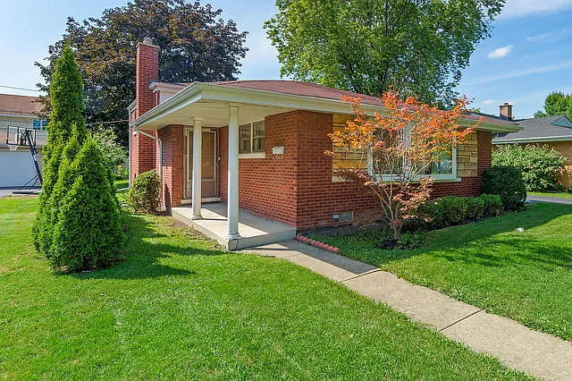 1026 Robinhood Ln photo 1