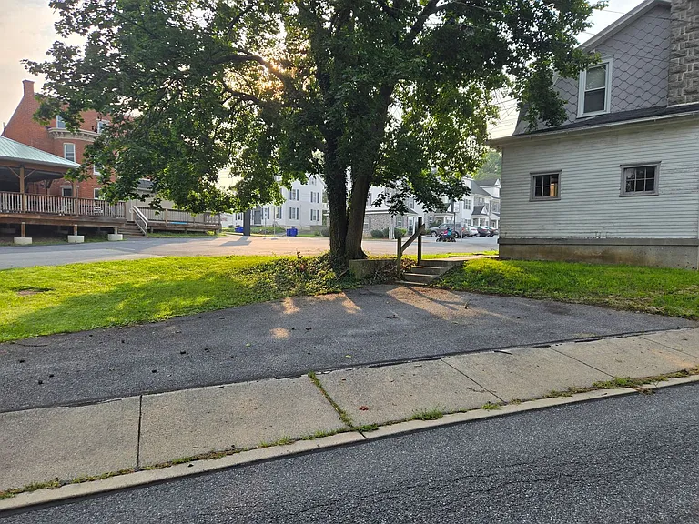 1 Manor Ave — Photo 19