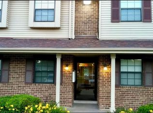 351 S Whispering Hills Dr, Naperville, IL 60540