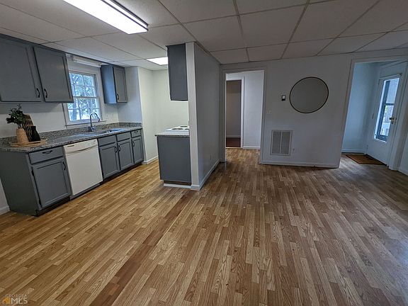 2nd image of 815 N Park St #B