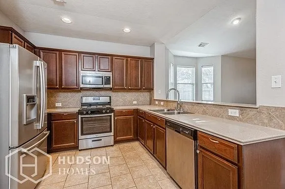 4 bed, 2.5 bath, 2317 sqft, $2,399 — Photo 4