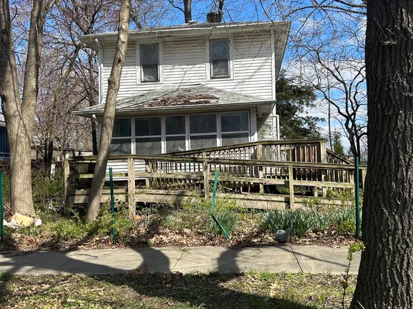 1402 N Walnut St, Champaign, IL 61820