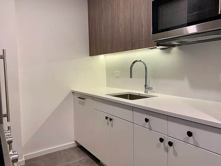 520 W 43rd St #4N — Photo 3