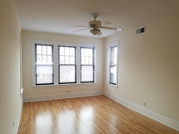 4th image of 3546 N Oakley Ave #3