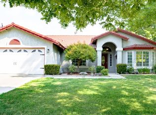 315 S Bordeaux Ave, Kerman, CA 93630