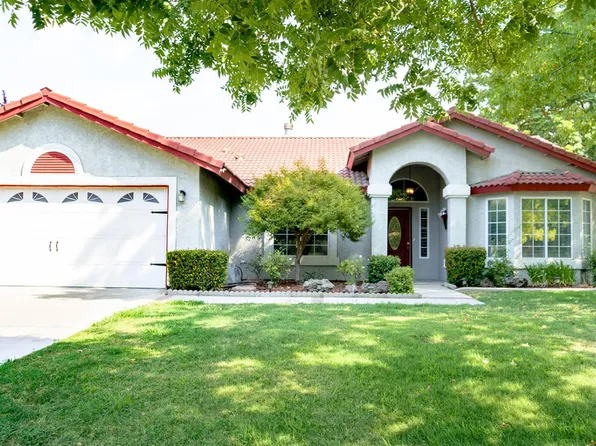 315 S Bordeaux Ave, Kerman, CA 93630